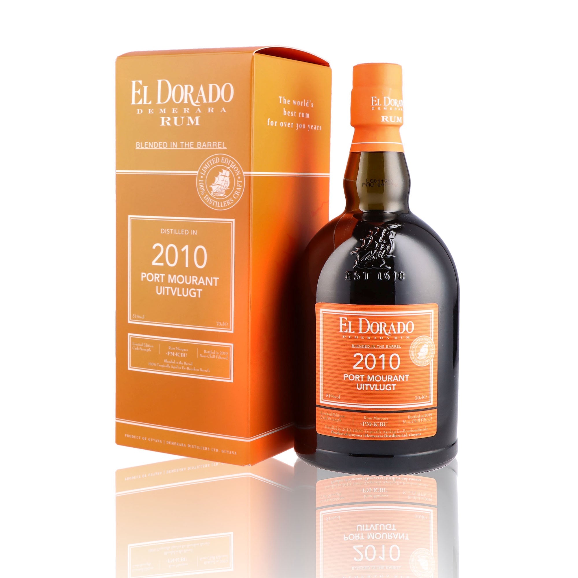 Une bouteille de rhum vieux, de la marque El Dorado, nommée Port Mourant Uitvlugt, du millésime 2010.
