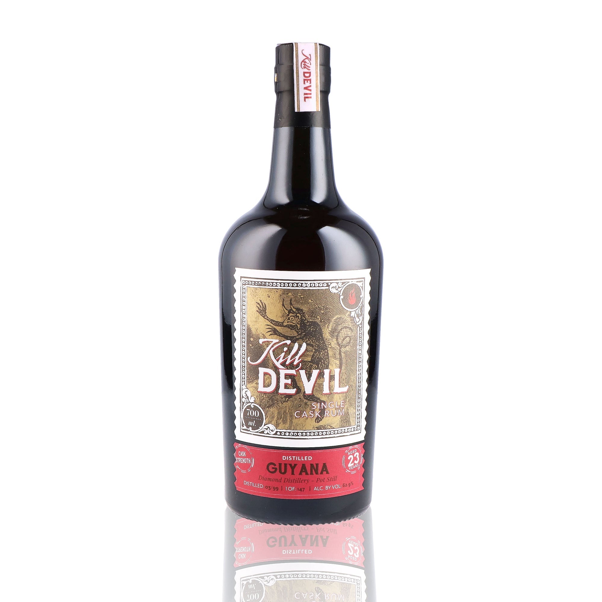 Une bouteille de rhum vieux, de la marque Kill Devil, nommée Guyana 23 ans Diamond Single Cask.