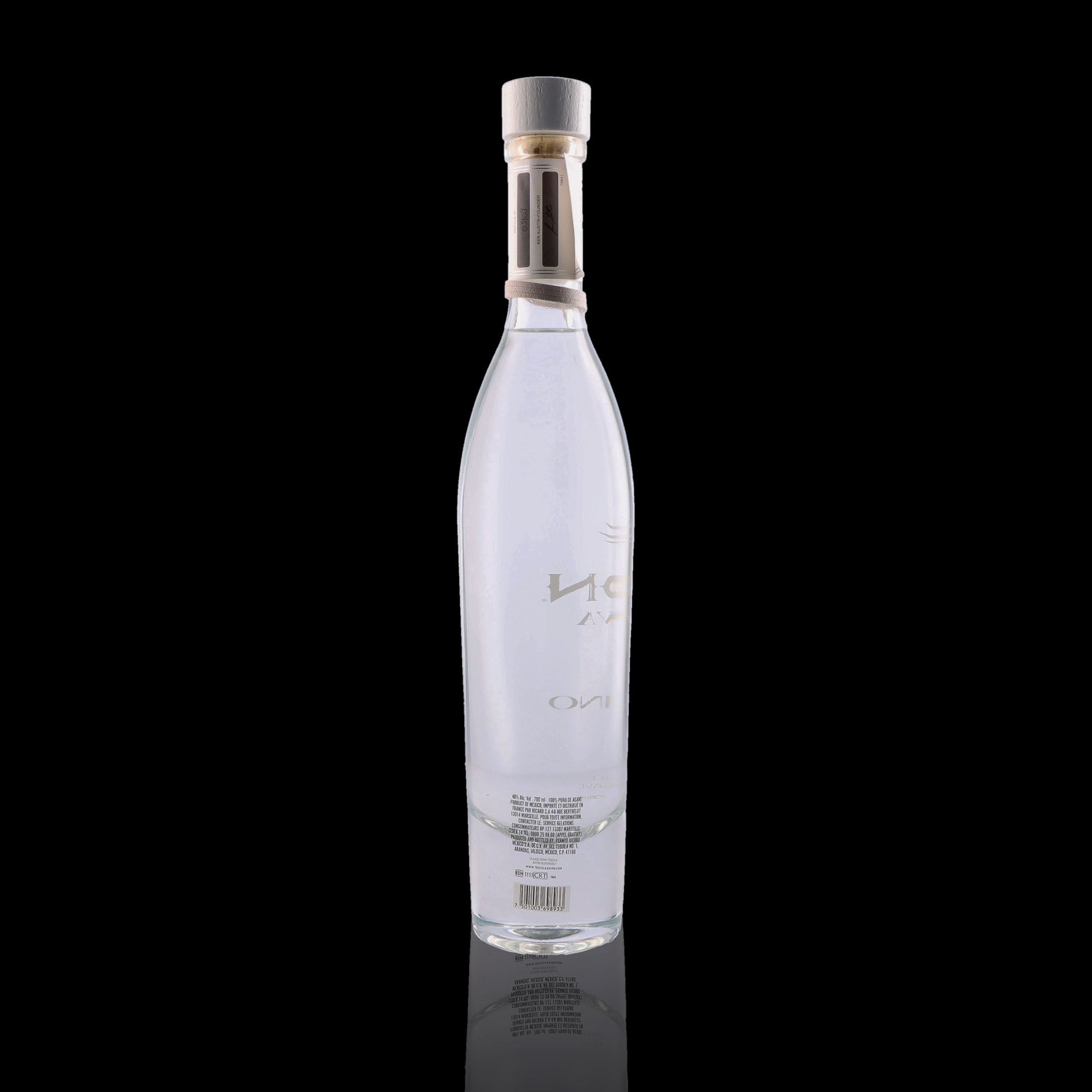 Une bouteille de Tequila, de la marque AVIÓN, nommée Reserva Cristalino.