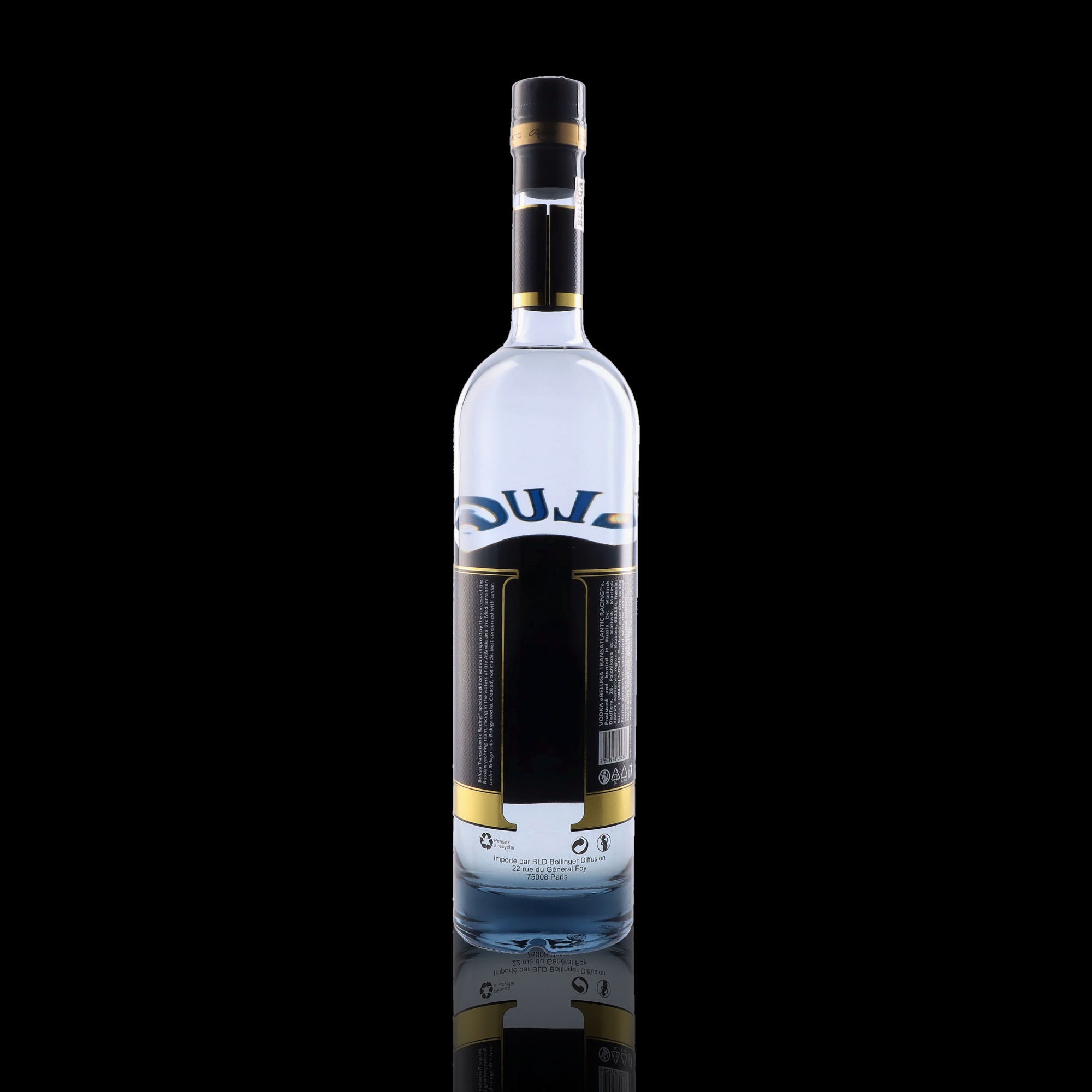 Une bouteille de Vodka, de la marque Beluga, nommée Transatlantic Racing.