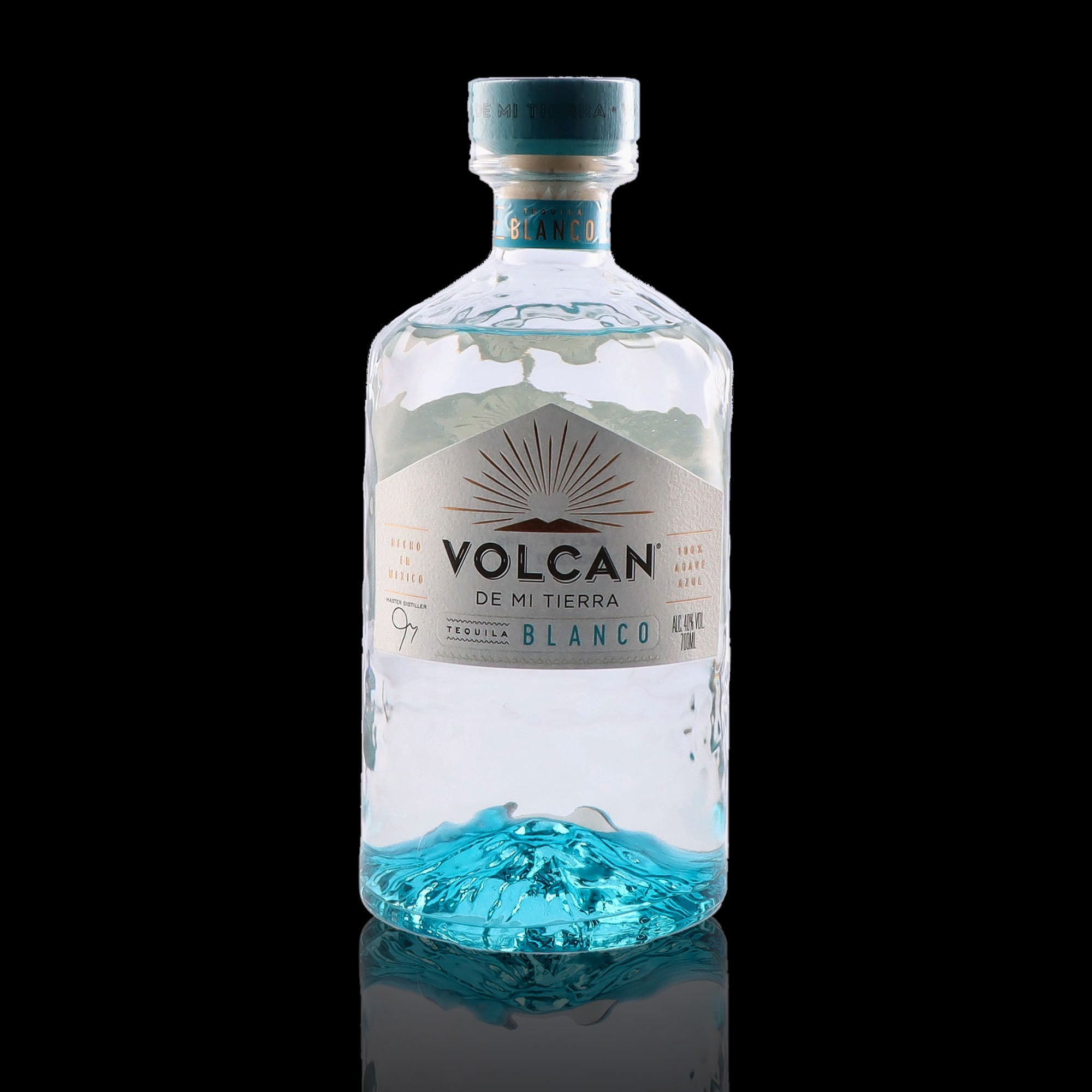Une bouteille de Tequila, de la marque Volcan de mi tierra, nommée Blanco.