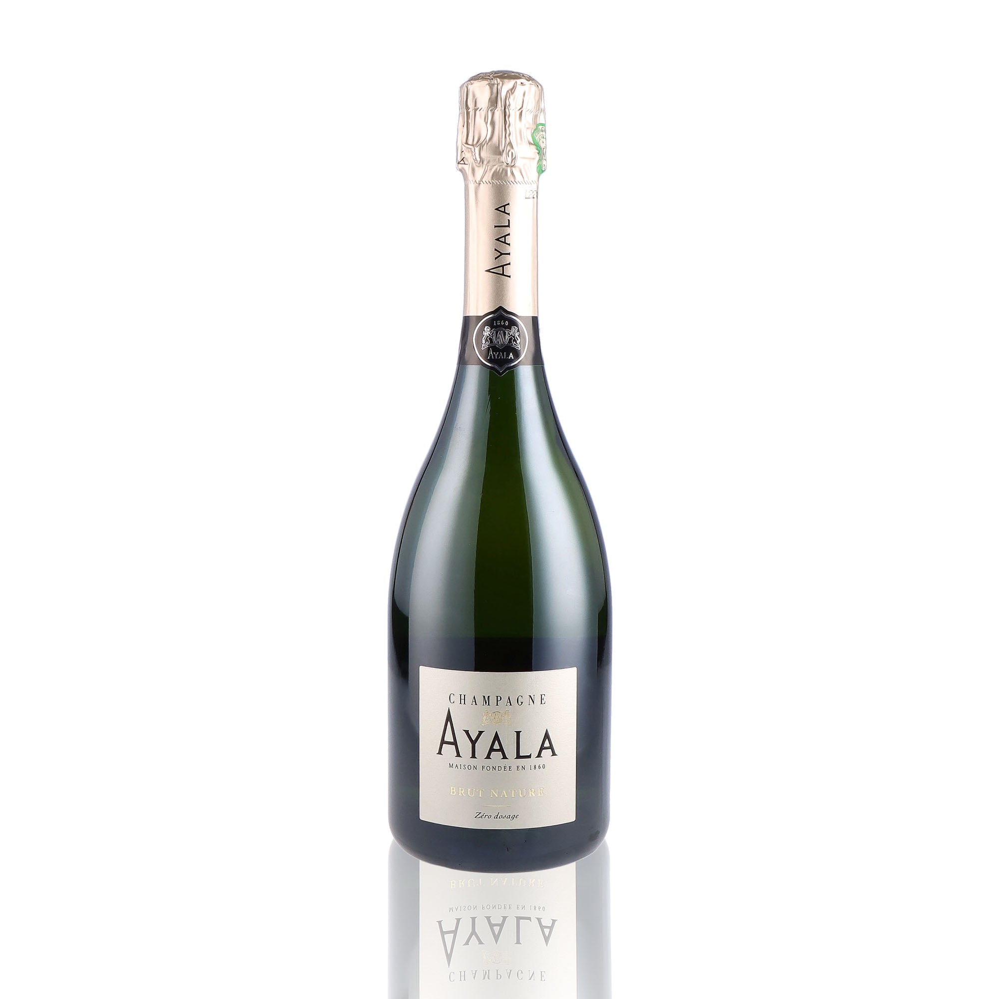 Une bouteille de champagne de la marque Ayala, de type brut nature.