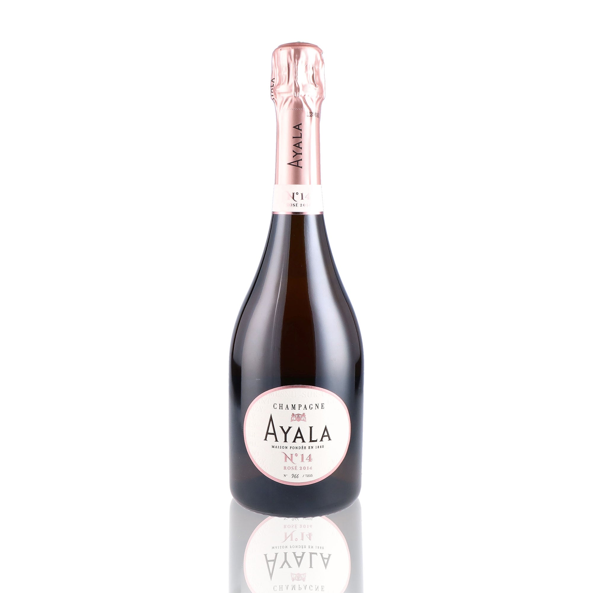 Une bouteille de champagne de la marque Ayala, de type rosé, nommée cuvée N°14.