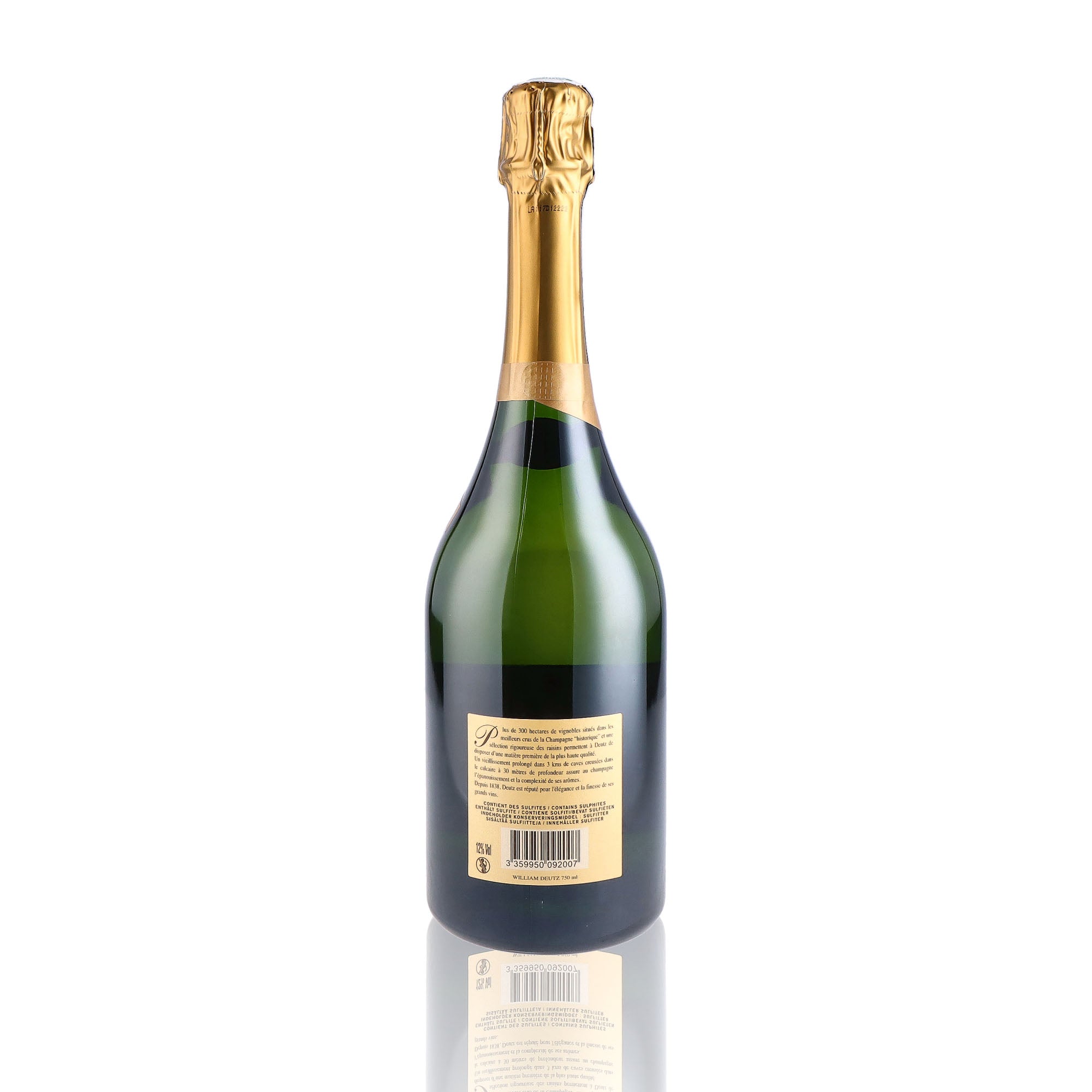 Une bouteille de champagne de la marque Deutz, de type brut, nommée cuvée william deutz, millésime 2013.