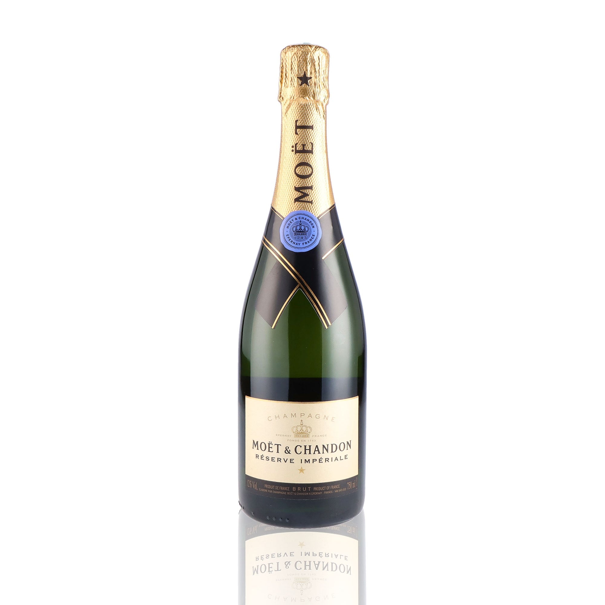 Une bouteille de champagne de la marque Moët et Chandon, de type brut, nommée réserve impériale.