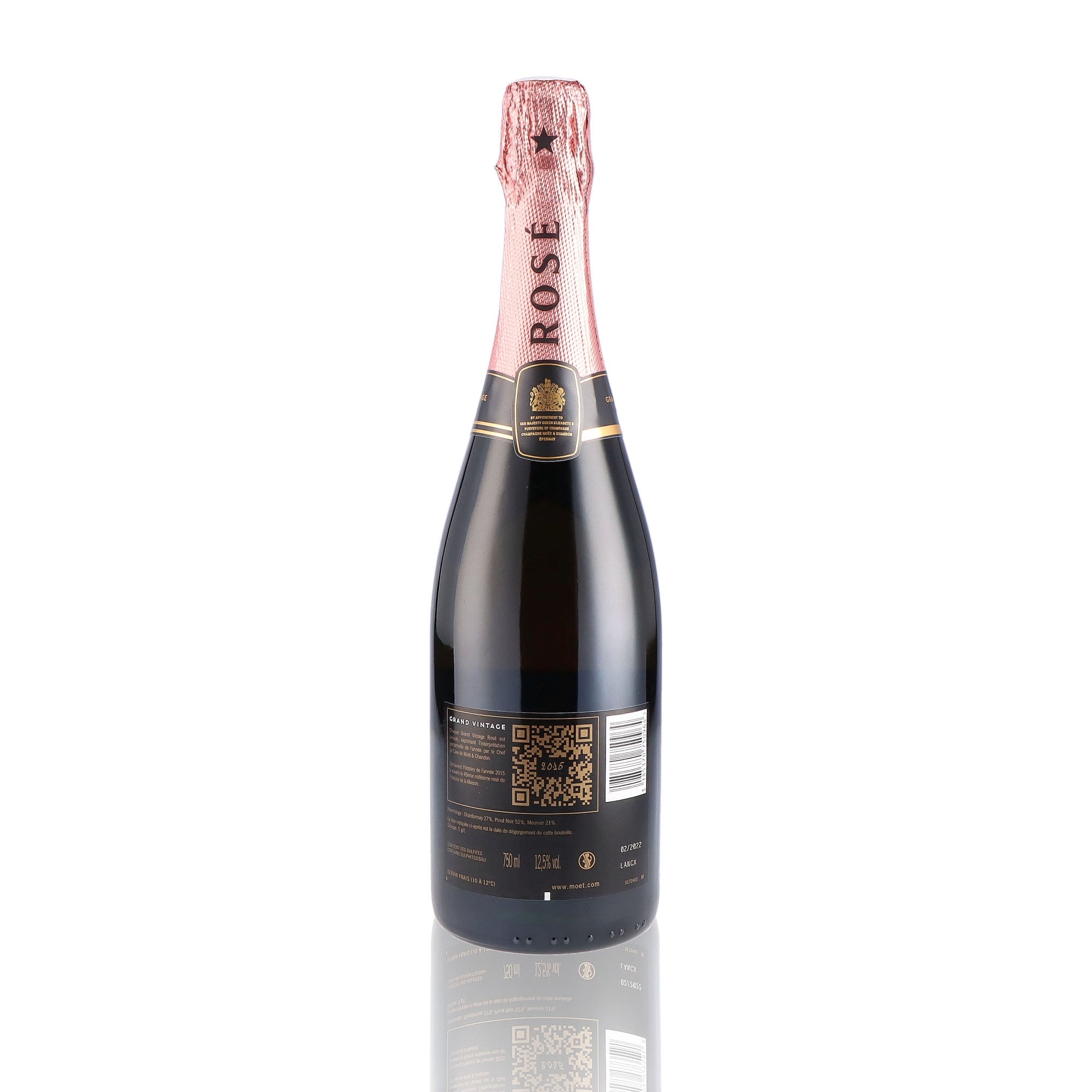 Une bouteille de champagne de la marque Moët et Chandon, de type rosé, nommée grand vintage, millésime 2015.