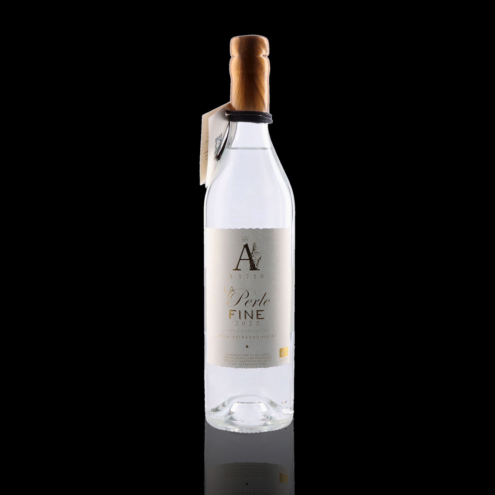 Une bouteille de rhum blanc, de la marque A1710, nommée la perle fine 2022.