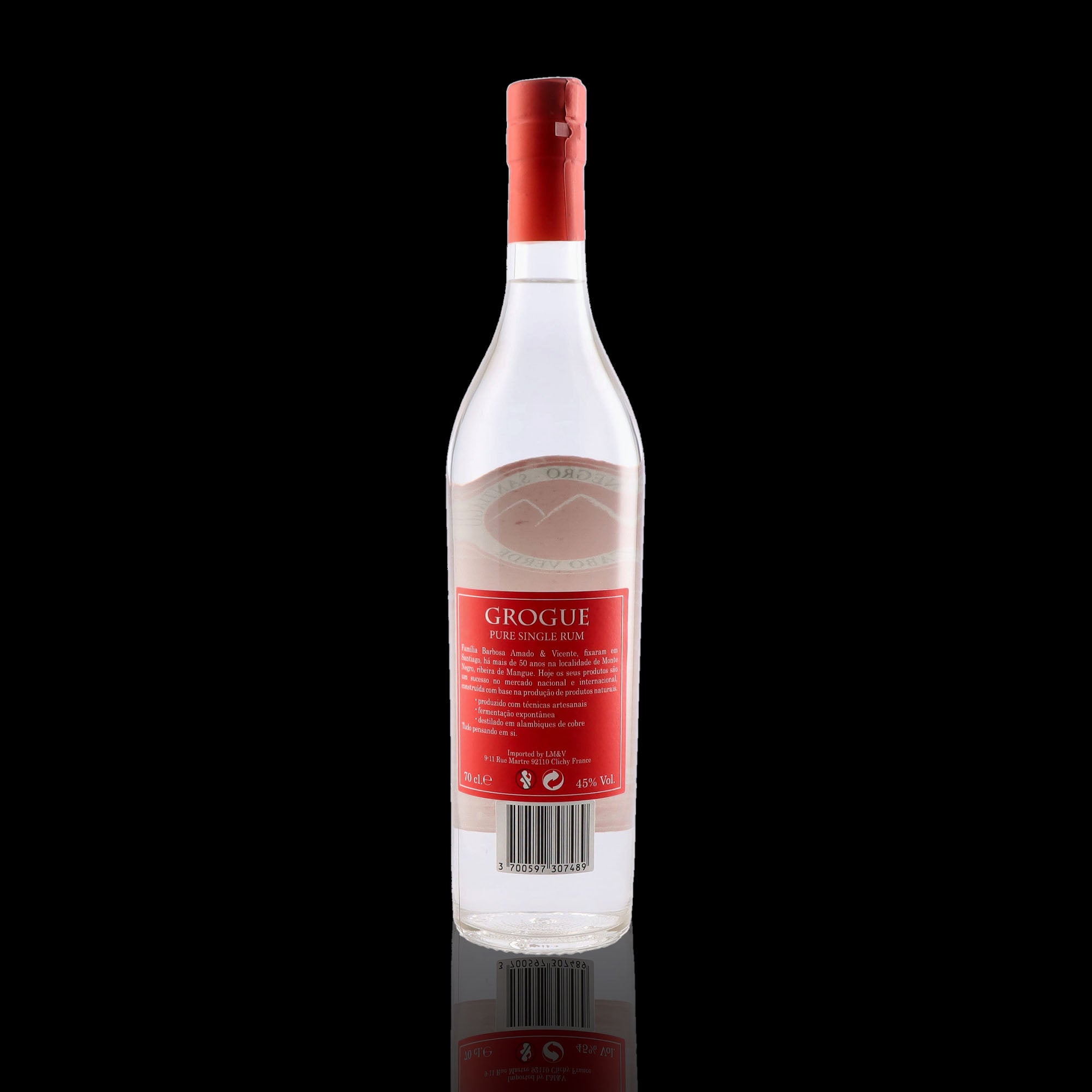 Une bouteille de rhum blanc, de la marque Barbosa, nommée Amado et Vicente.