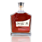Une bouteille de rhum vieux, de la marque Flor de Cana, nommée Cognac Cask Finish Vintage 1997.