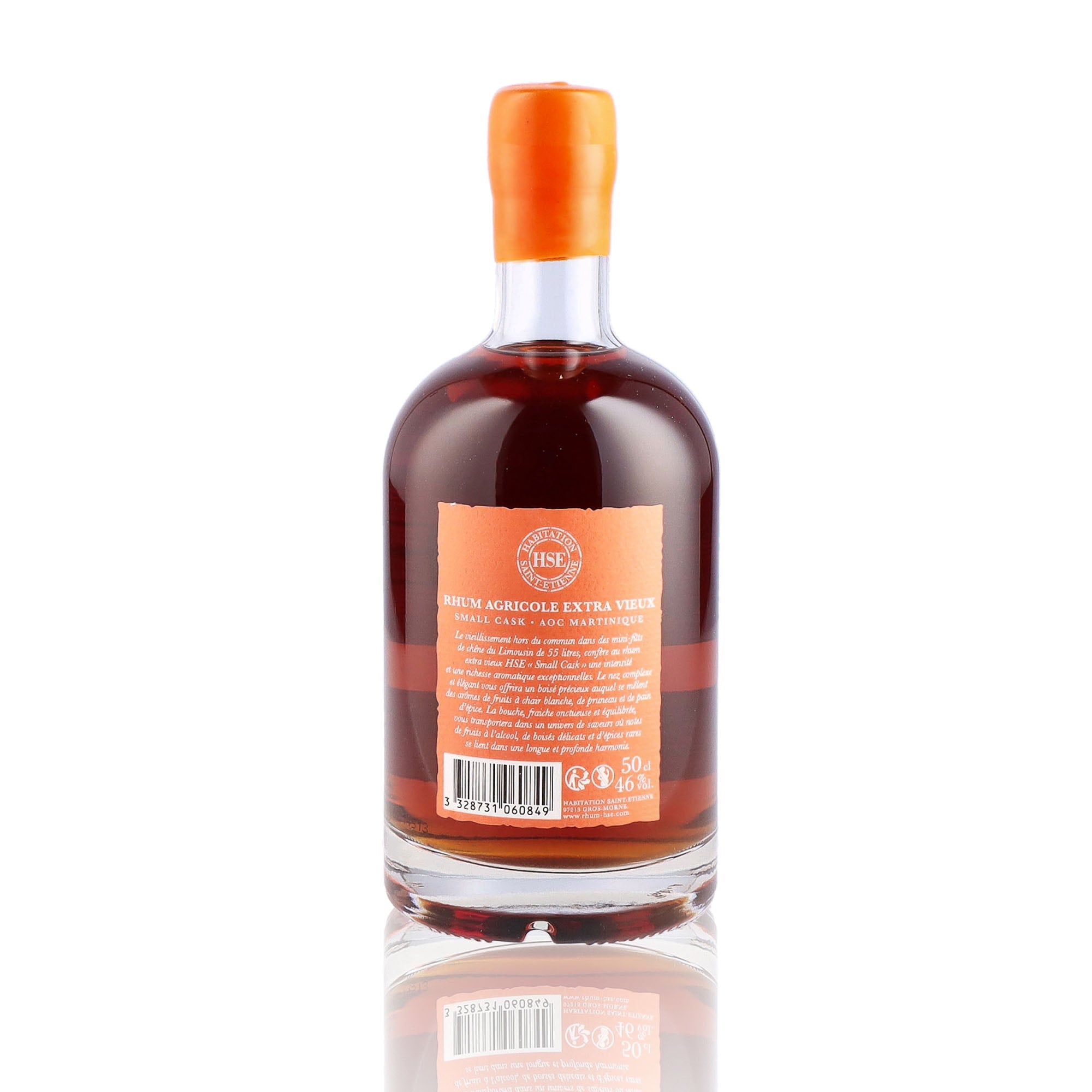 Une bouteille de rhum vieux, de la marque HSE, nommée Small Cask 2014.