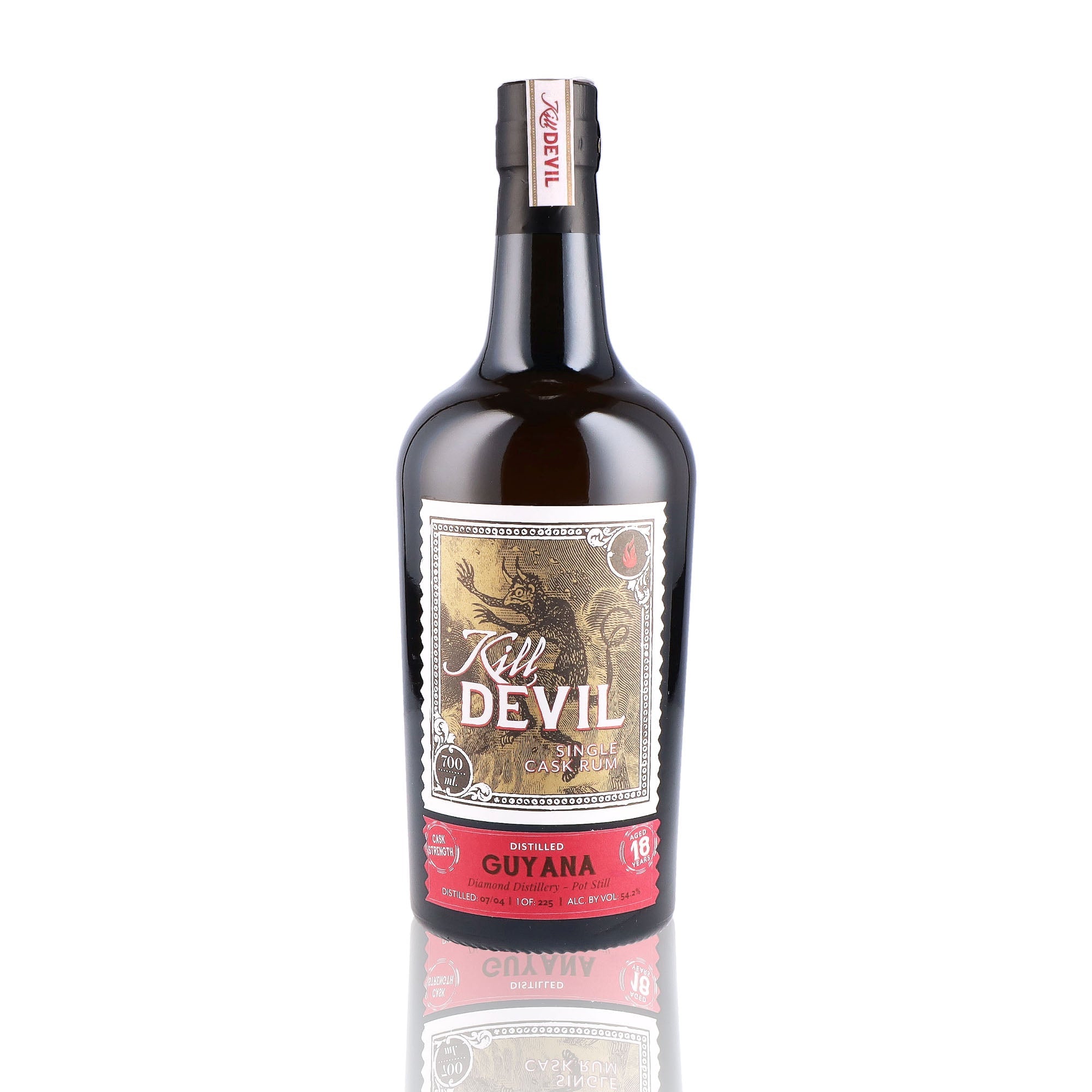 Une bouteille de rhum vieux, de la marque Kill Devil, nommée Guyana 18 ans Diamond Single Cask.