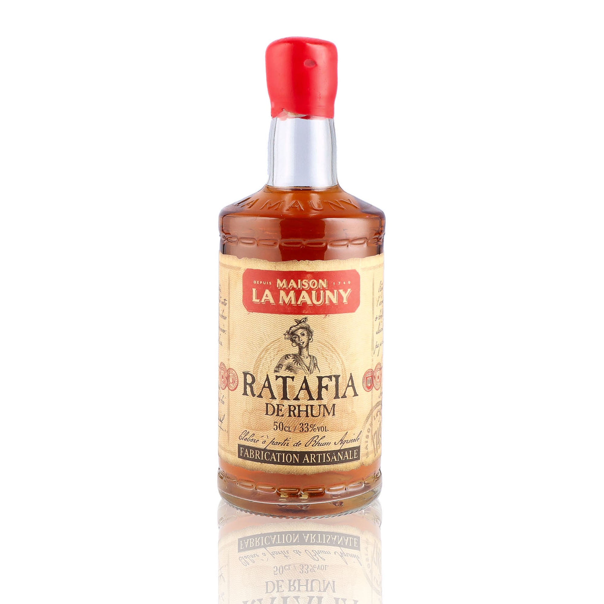 Une bouteille de rhum agricole, de la marque La Mauny, nommée ratafia de rhum.
