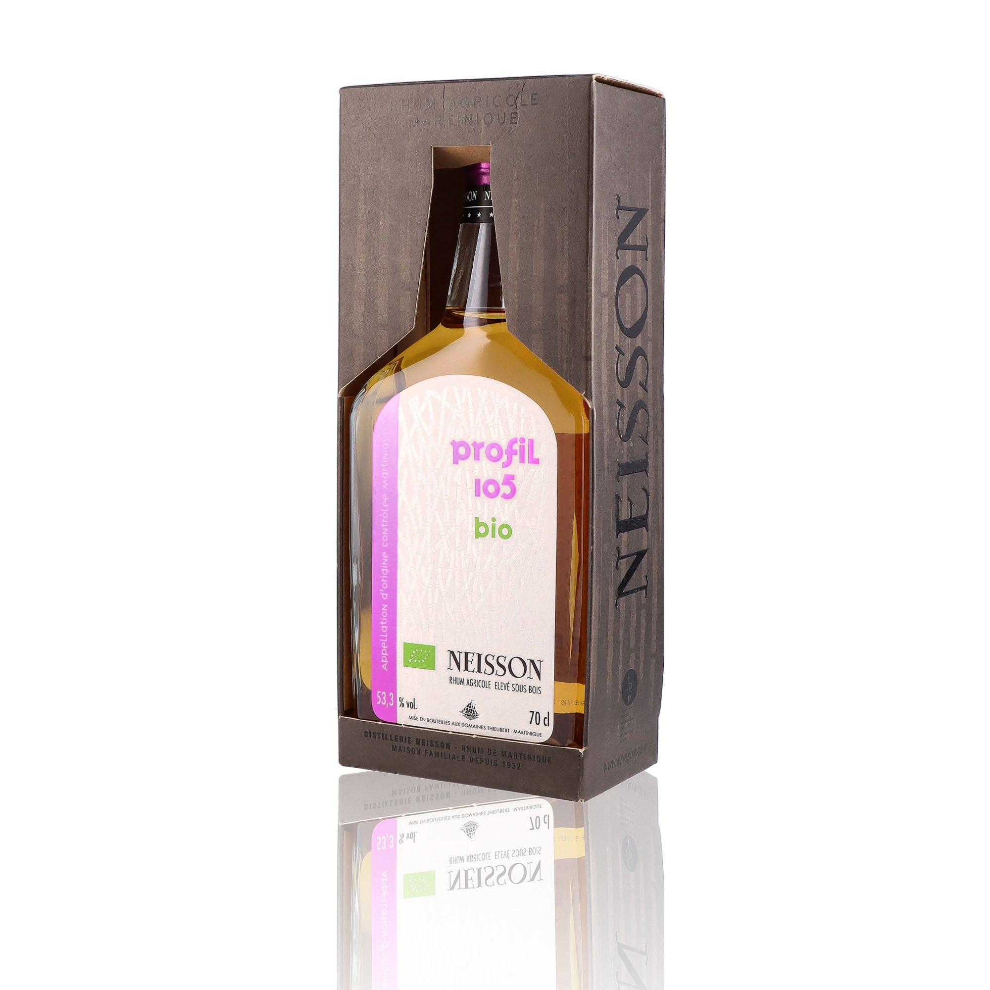 Une bouteille de rhum agricole, de la marque Neisson, Nommée profil 105 Bio.