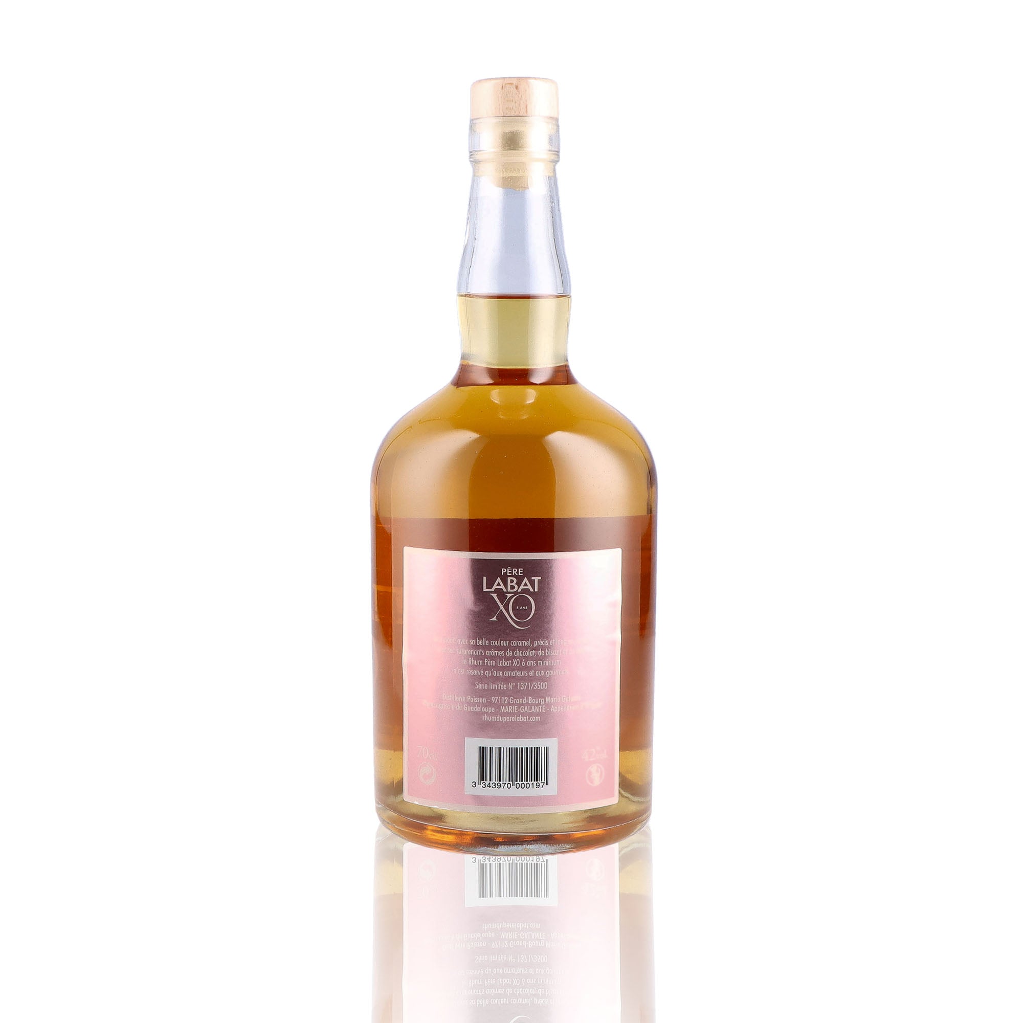 Une bouteille de rhum vieux, de la marque Pere Labat, nommée XO, 6 ans d'âge.