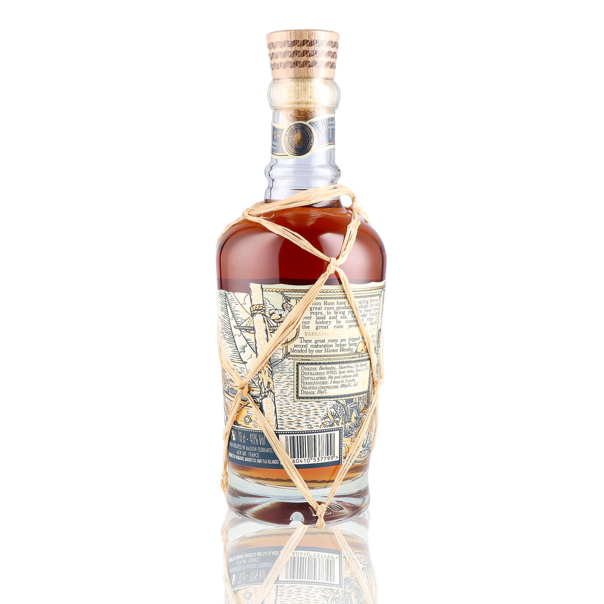 Une bouteille de rhum vieux, de la marque Plantation Rum, nommée 