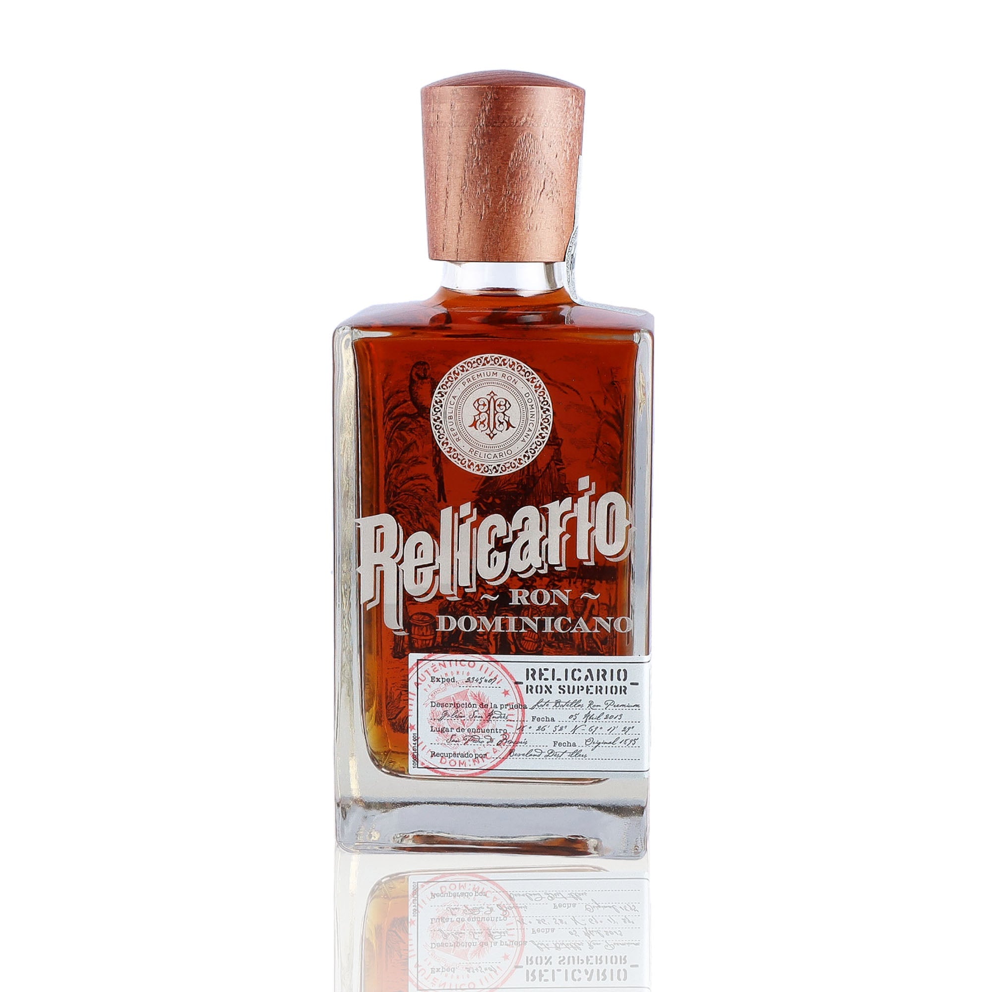 Une bouteille de rhum vieux, de la marque Relicario, nommée Superior.
