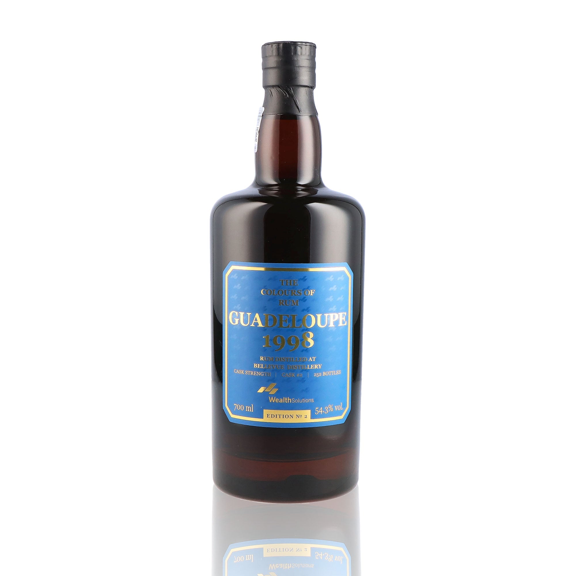 Une bouteille de rhum vieux, de la marque The Colour Of Rum, nommée Guadeloupe Bellevue Edition No 2 23 ans 1998 W.S.