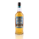 Une bouteille de rhum ambré, de la marque Trois Rivière, nommée Finish Whisky Fûts Single Malt.