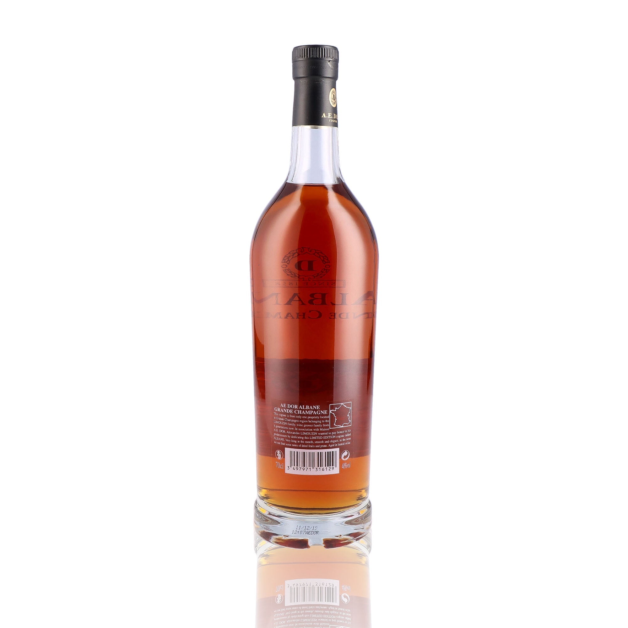 Une bouteille de Cognac, de la marque A.E DOR, nommée Albane Grande Champagne n°1 Famille Réserve.