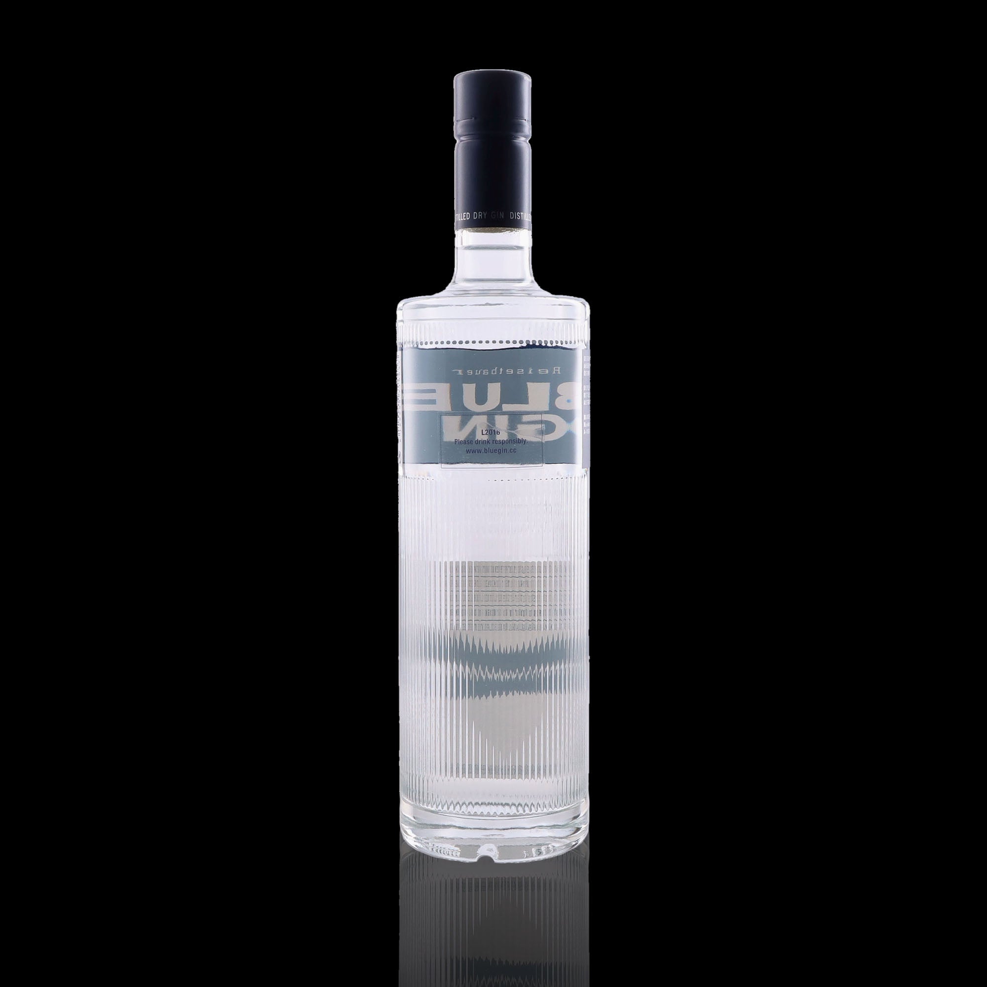 Une bouteille de Gin, de la marque Blue Gin, nommée Vintage.