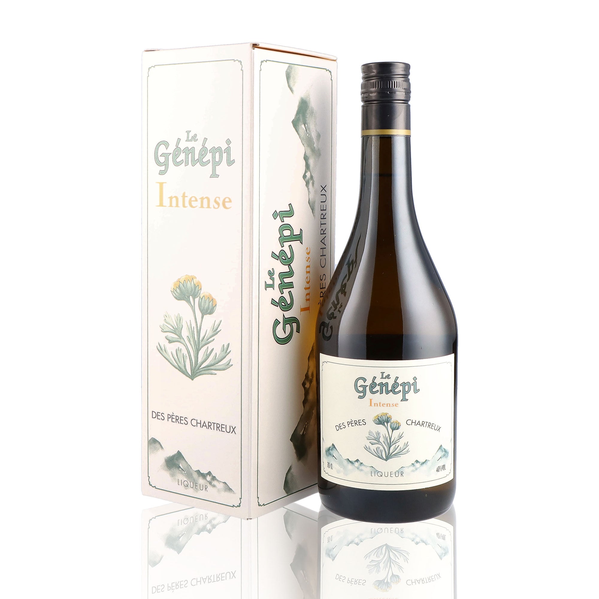 Une bouteille de Liqueur, de la marque Chartreuse, nommée Genepi Intense des Pères Chartreux.