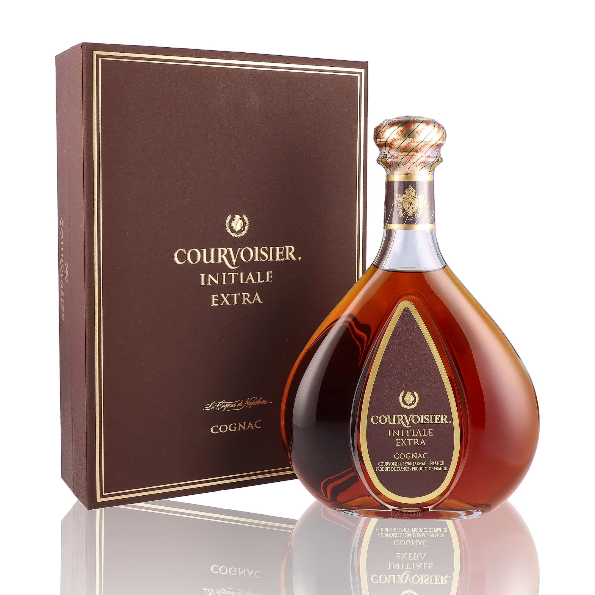 Une bouteille de Cognac, de la marque Courvoisier, nommée Initiale Extra.