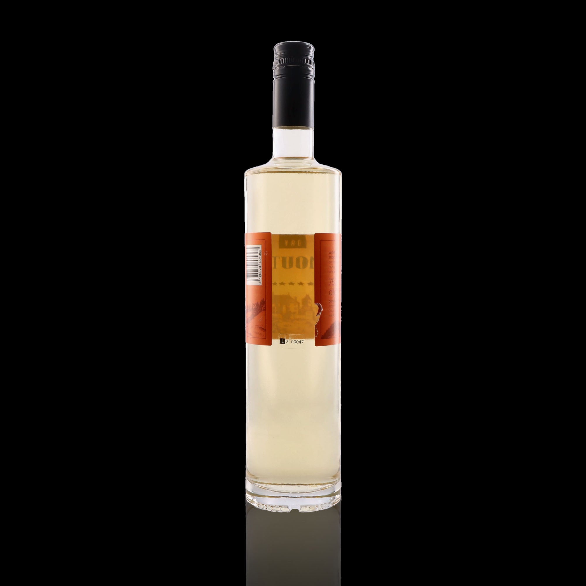 Une bouteille de vermouth, de la marque Distillery Krauss, nommée 700 Dry.
