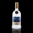 Une bouteille de Vodka, de la marque Distillery Krauss, nommée Organic Flavored Vodka Black Currant.