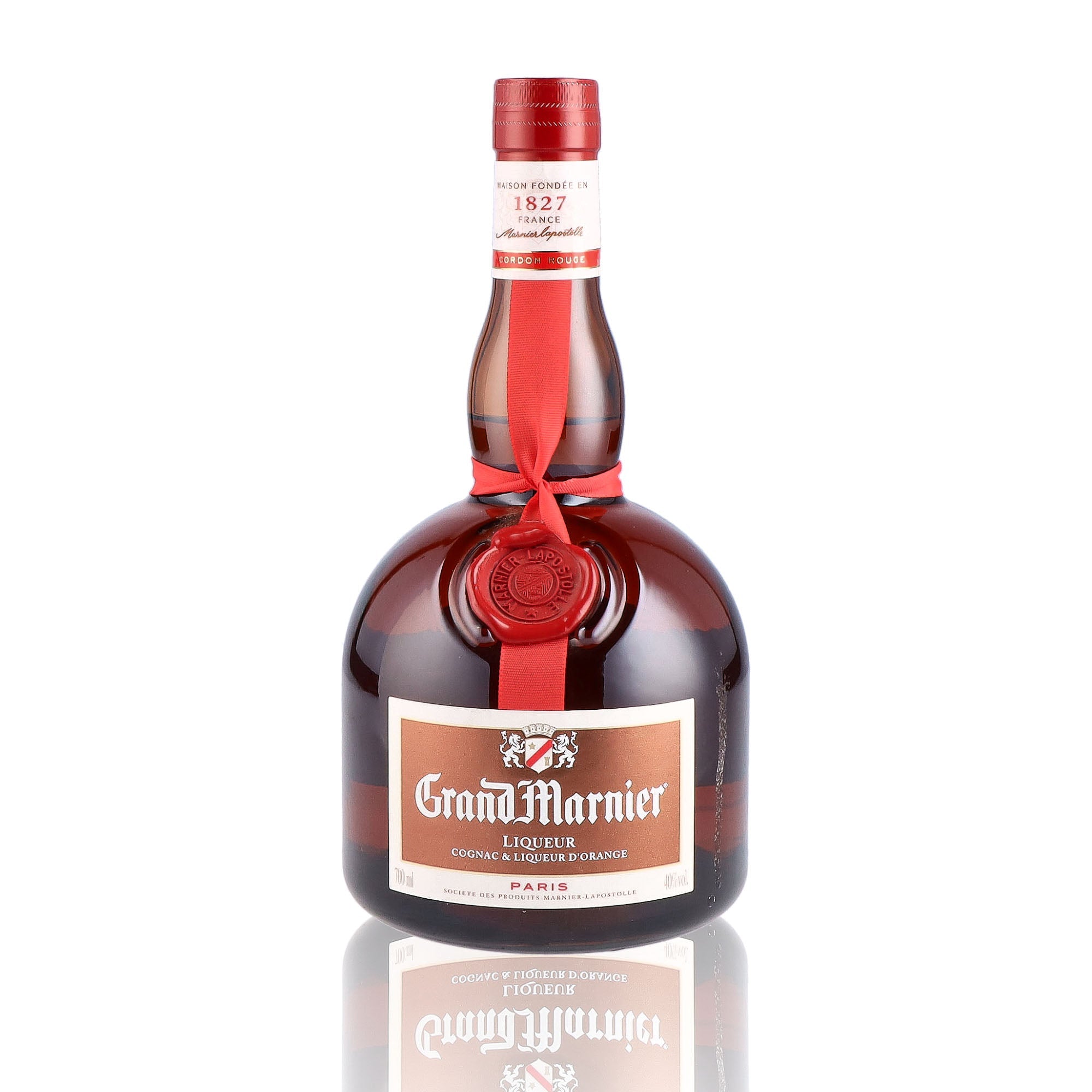 Une bouteille de Liqueur, de la marque Grand Marnier, nommée Cordon Rouge.