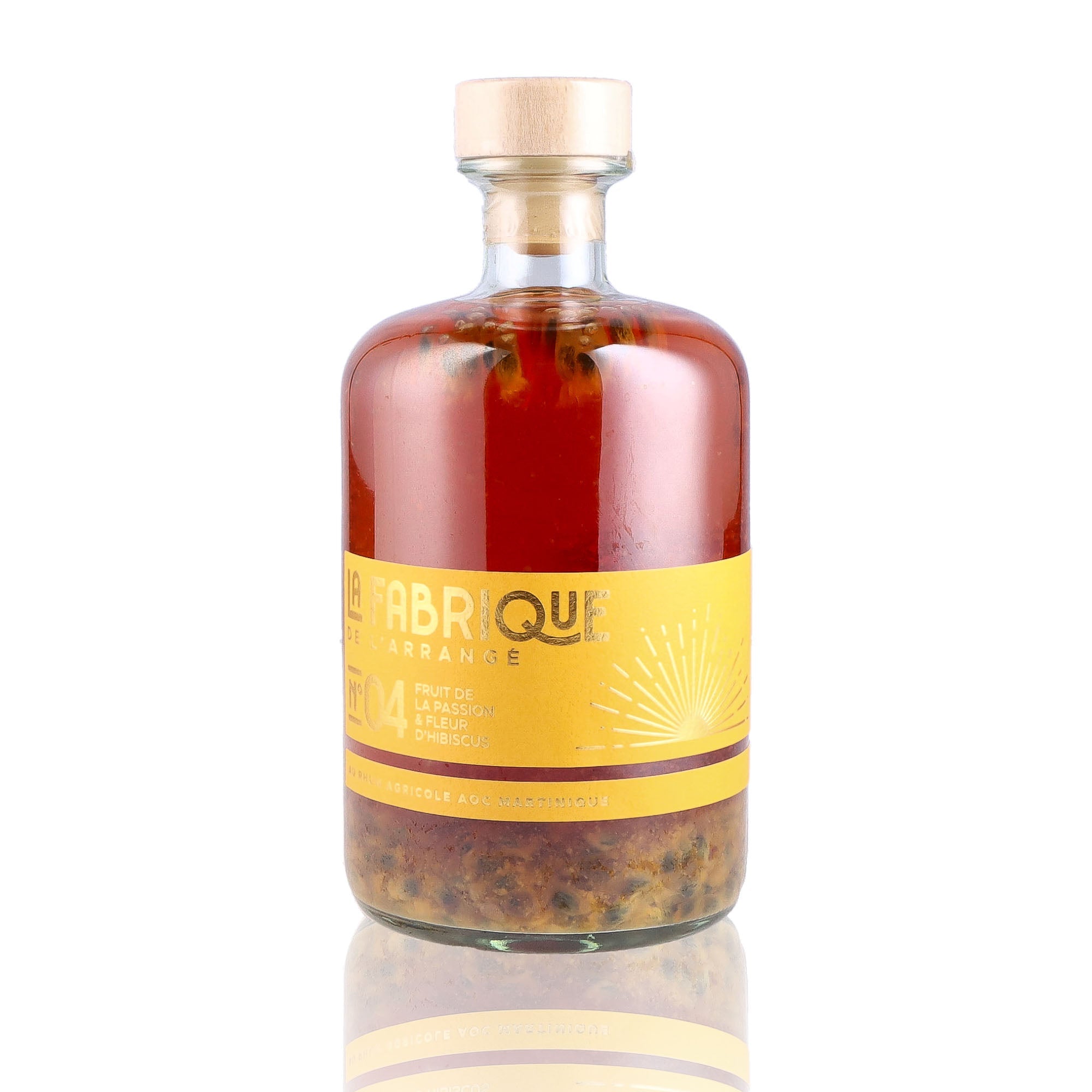 Une bouteille de Rhum Arrangé, de la marque La Fabrique de l'arrangé, nommée No 3 Ananas Passion Hibiscus.