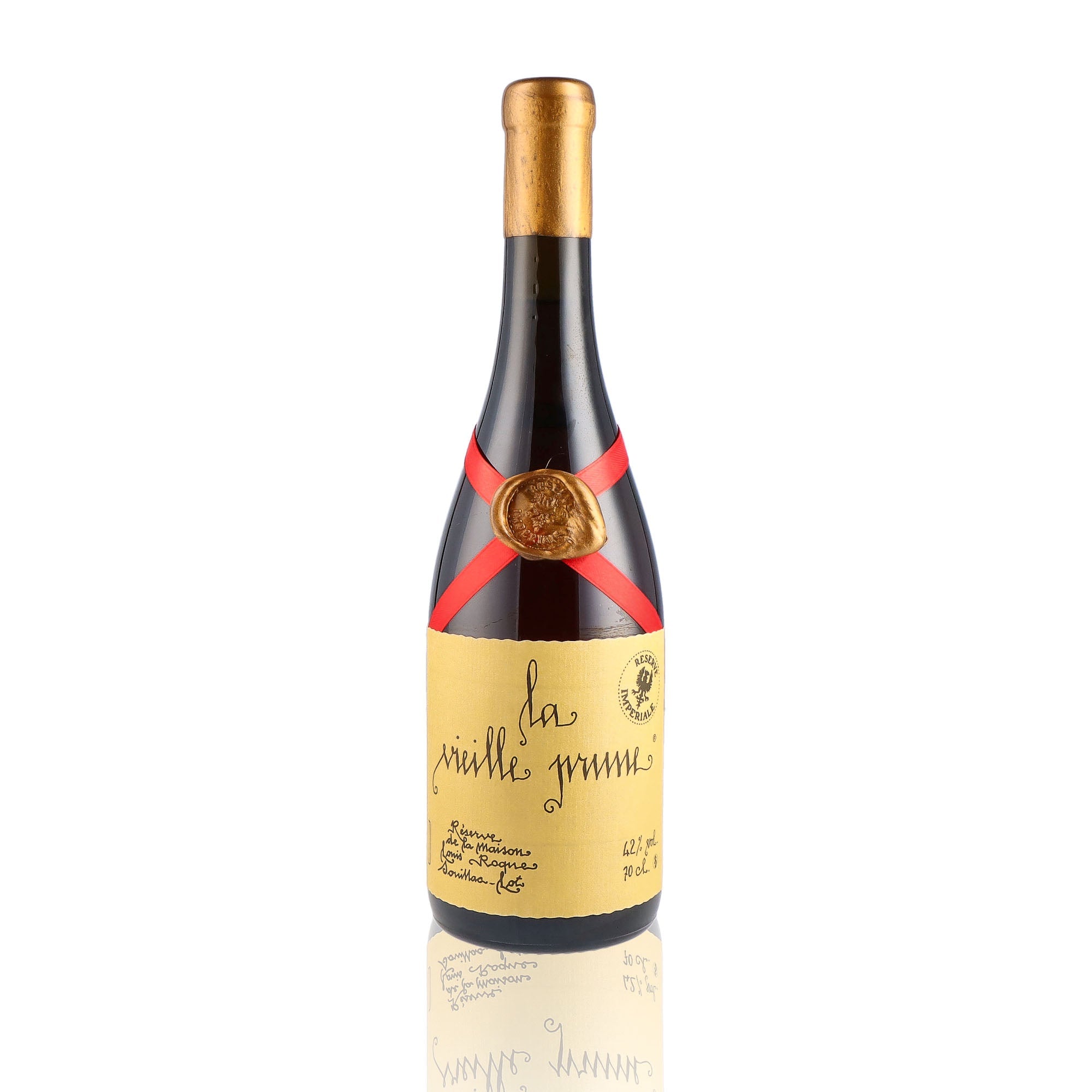 Une bouteille d'Eau de vie, de la marque Louis Roque, nommée La Vieille Prune Réserve Impériale, au format 1,5L.