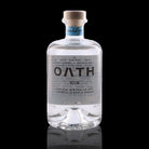 Une bouteille de Gin, de la marque Oath.