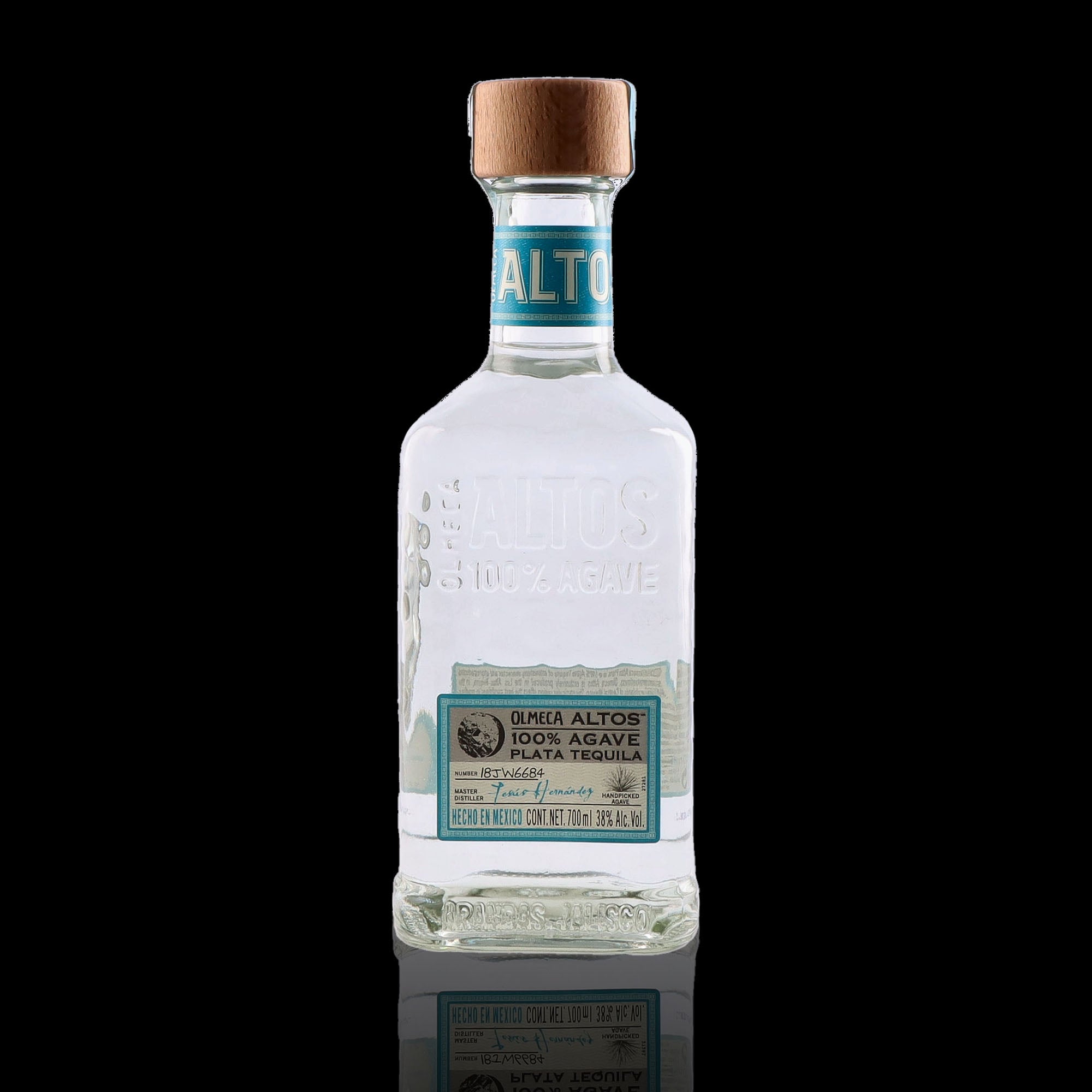 Une bouteille de Tequila, de la marque Olmeca Altos, nommée Blanco.