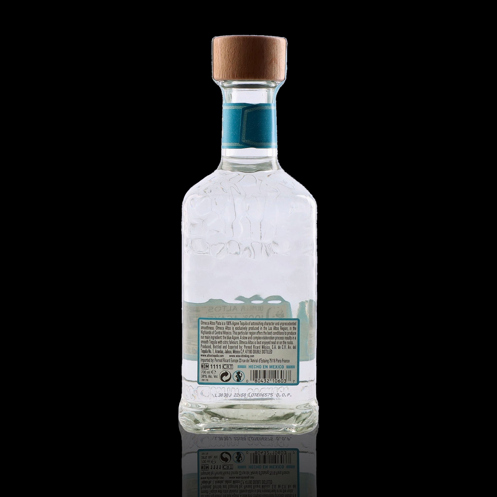 Une bouteille de Tequila, de la marque Olmeca Altos, nommée Blanco.