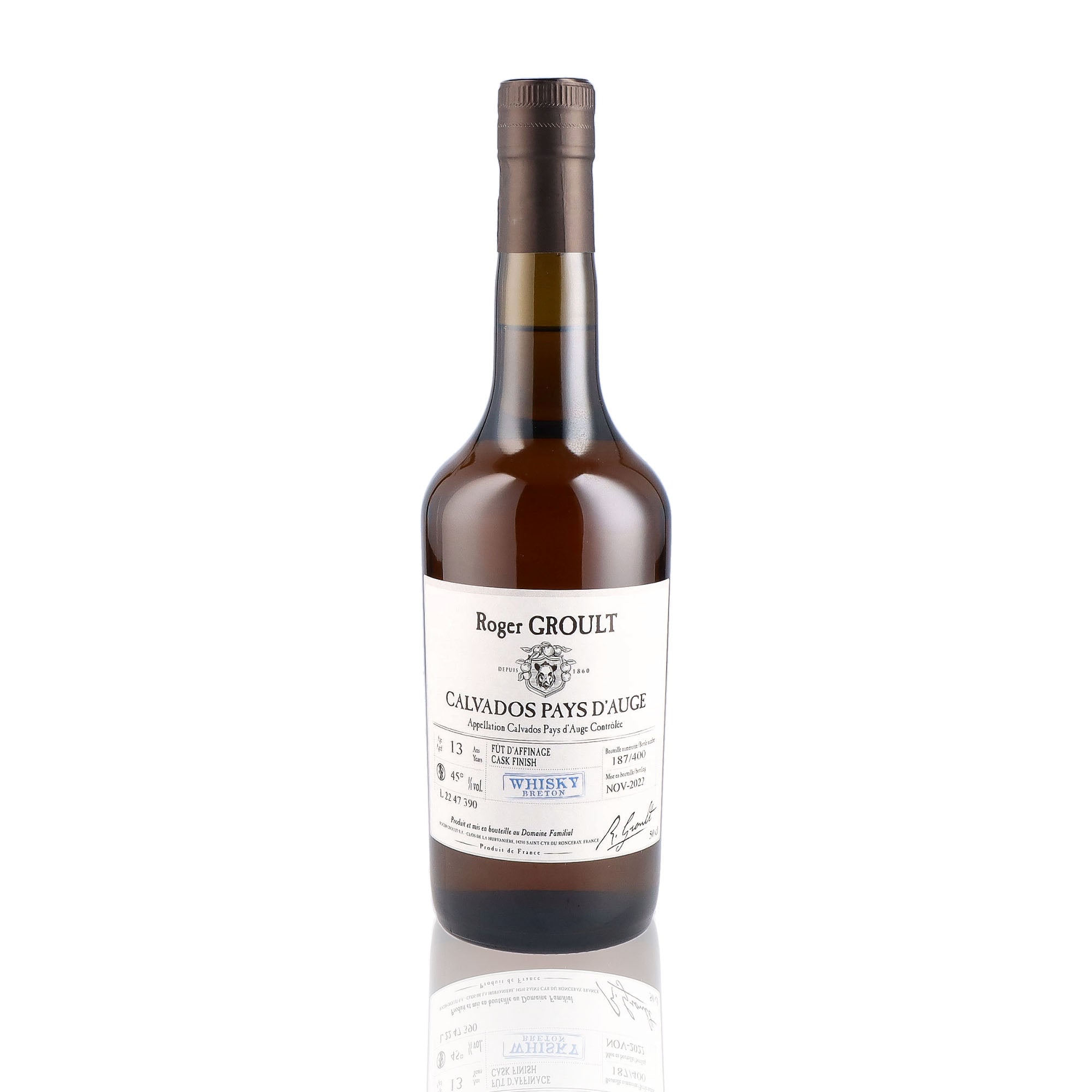 Une bouteille de Calvados, de la marque Roger Groult, nommée Whisky Cask Finish, 13 ans d'âge.