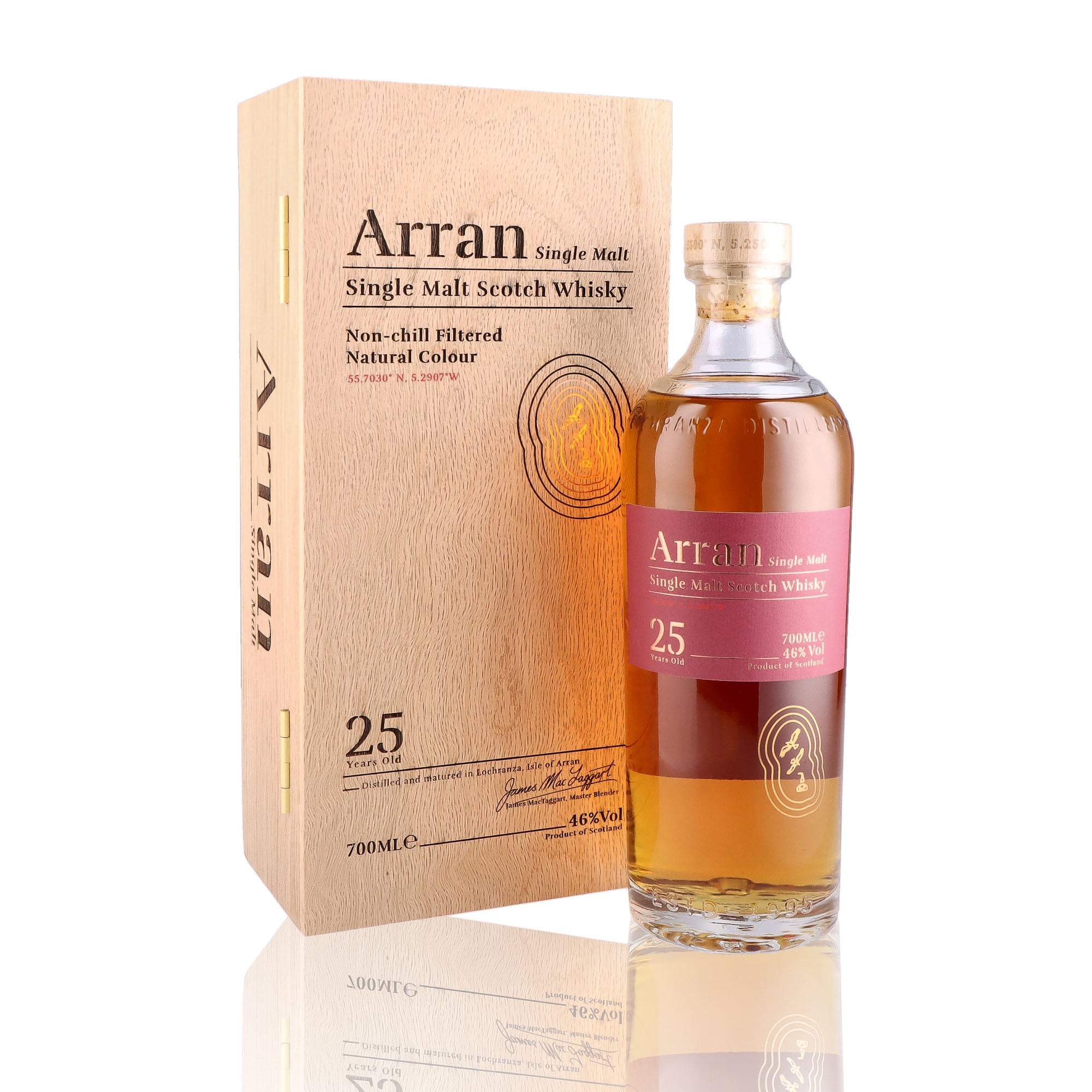 Une bouteille de Scotch Whisky Single Malt de la marque Arran, 25 ans d'âge.