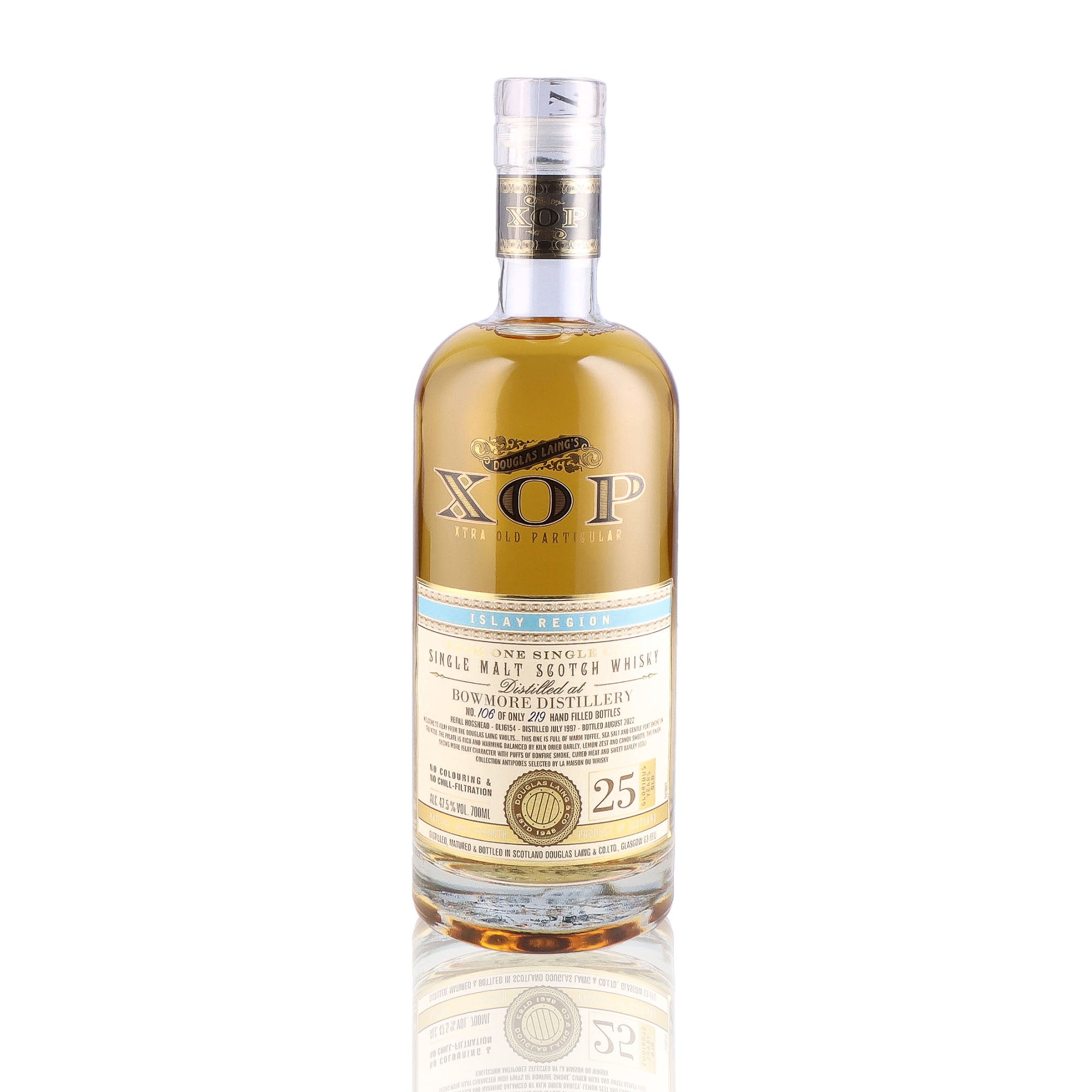 Une bouteille de Scotch Whisky Single Malt de la marque Bowmore, nommée Antipodes D.Laing, 25 ans d'âge, du millésime 1997.