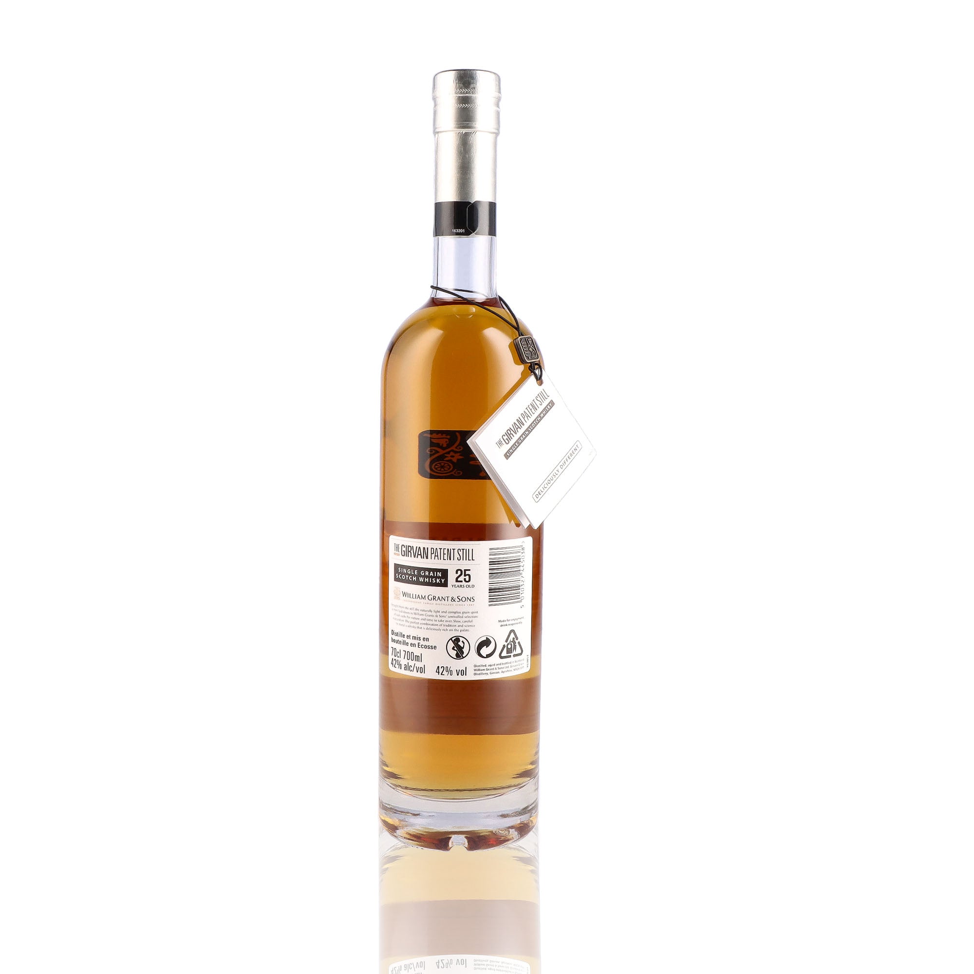 Une bouteille de Scotch Whisky Single Grain de la marque Girvan, 25 ans d'âge.
