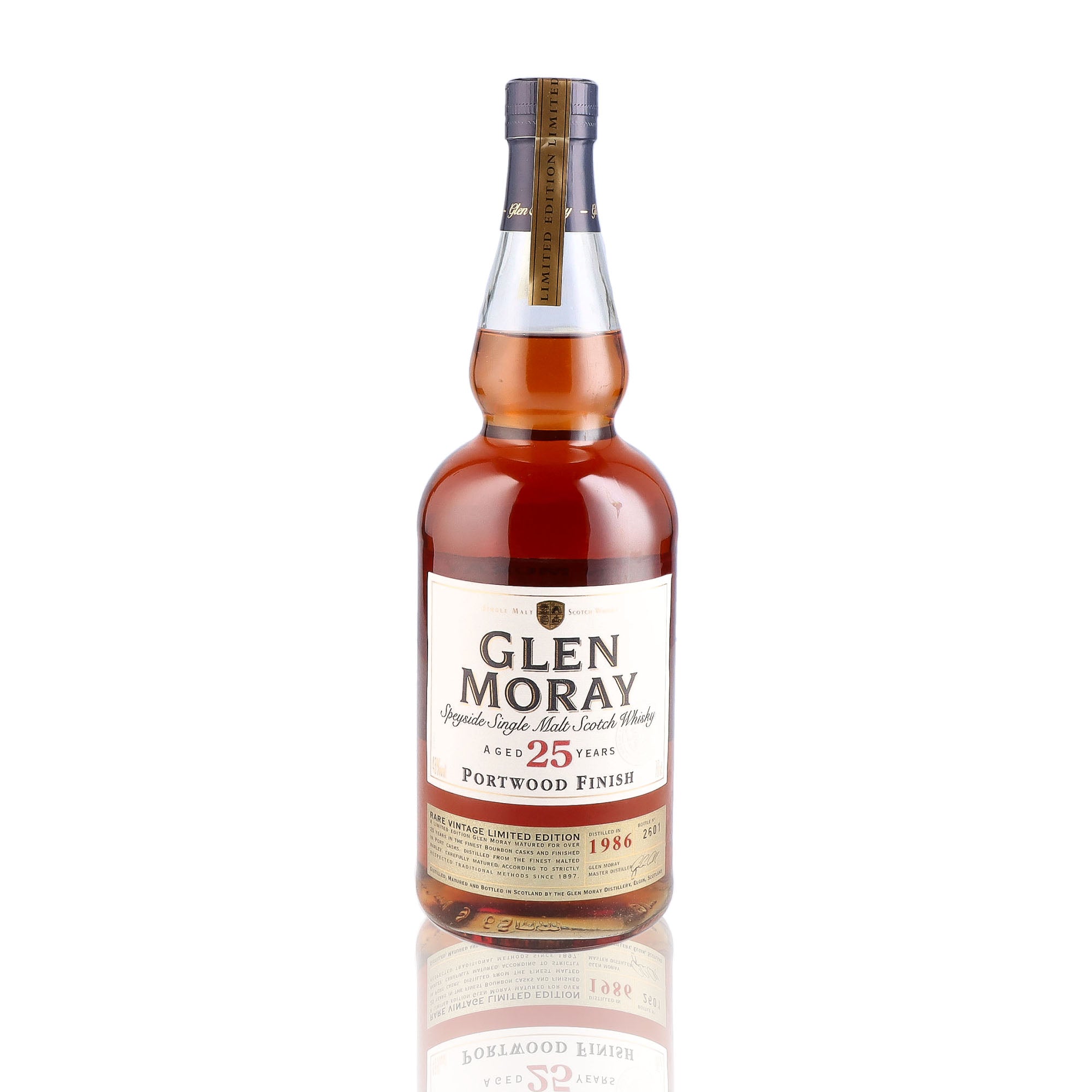 Une bouteille de Scotch Whisky Single Malt de la marque Glen Moray, nommée Portwood Finish, 25 ans d'âge.