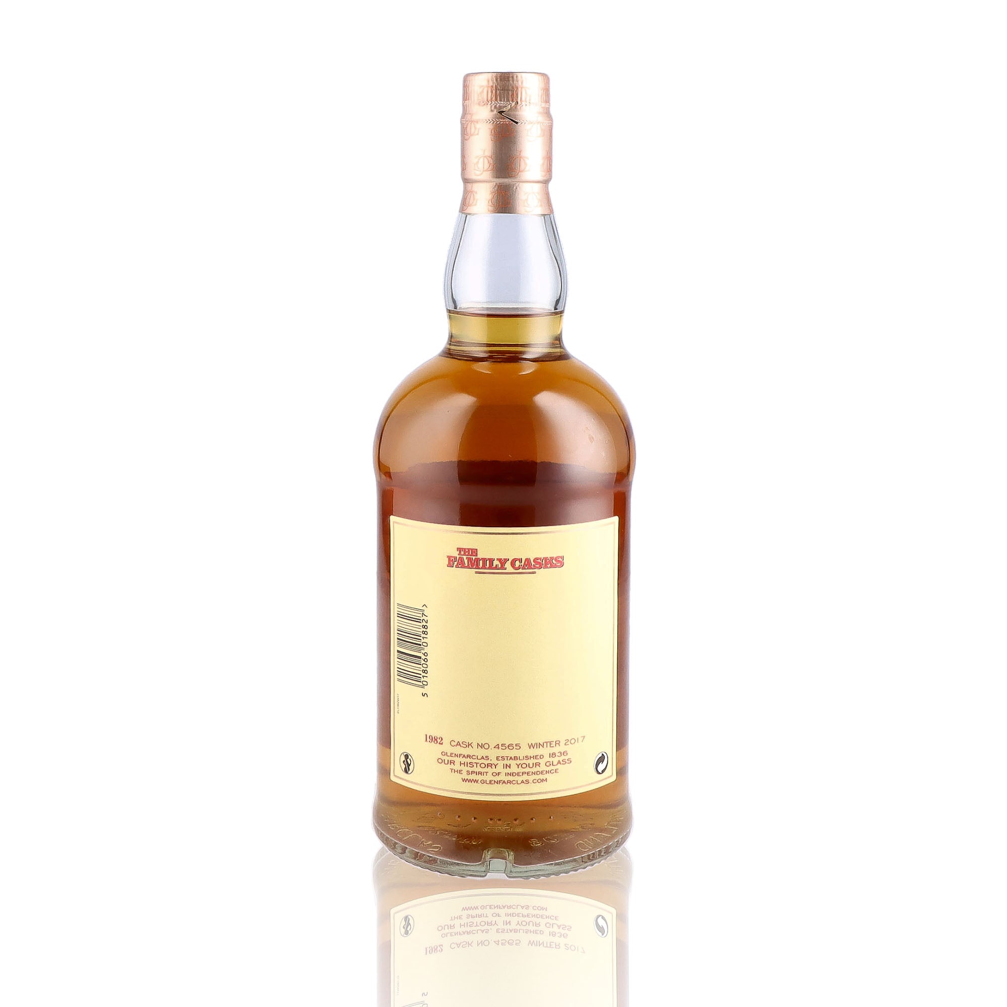 Une bouteille de Scotch Whisky Single Malt de la marque Glenfarclas, nommée The Family Casks, 35 ans d'âge, du millésime 1982.