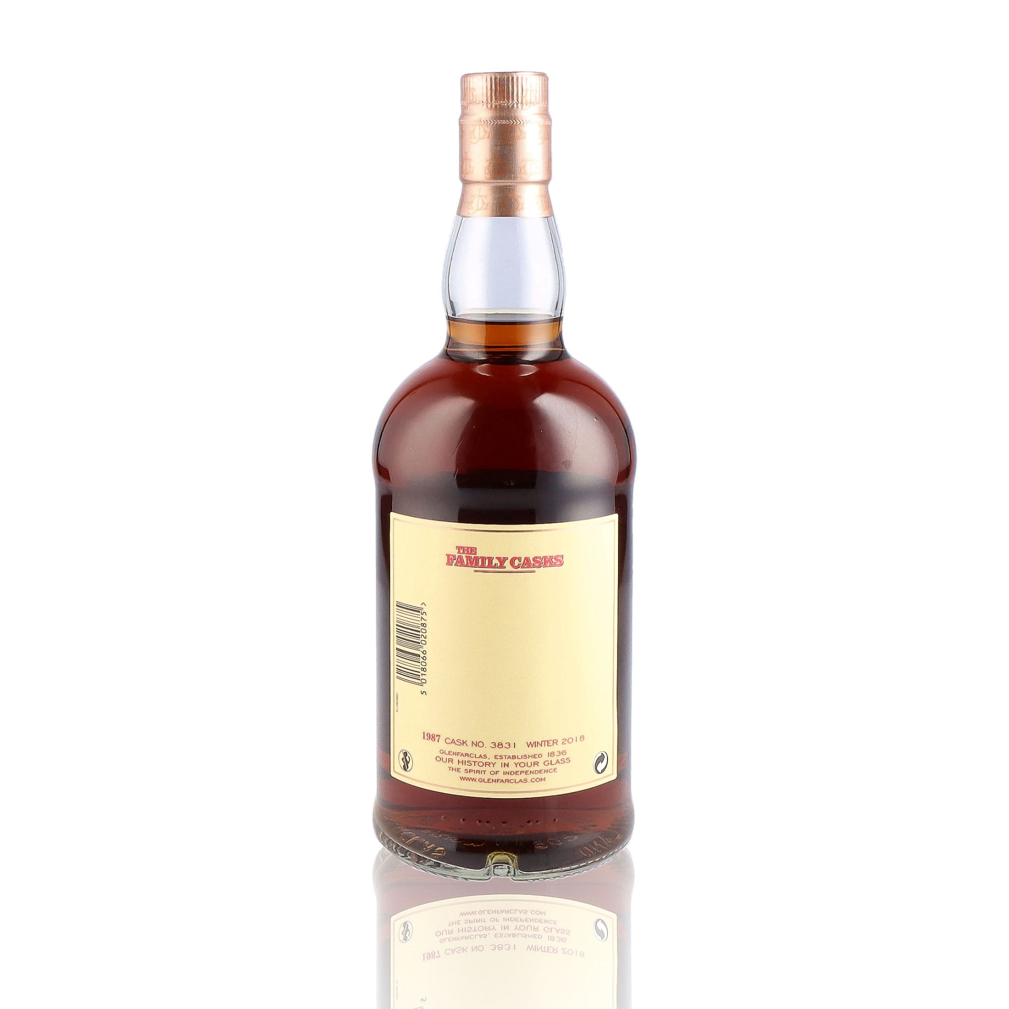 Une bouteille de Scotch Whisky Single Malt de la marque Glenfarclas, nommée The Family Casks, 31 ans d'âge, du millésime 1987.