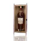 Une bouteille de Scotch Whisky Single Malt de la marque Macallan, nommée Rare Case, du millésime 2023.