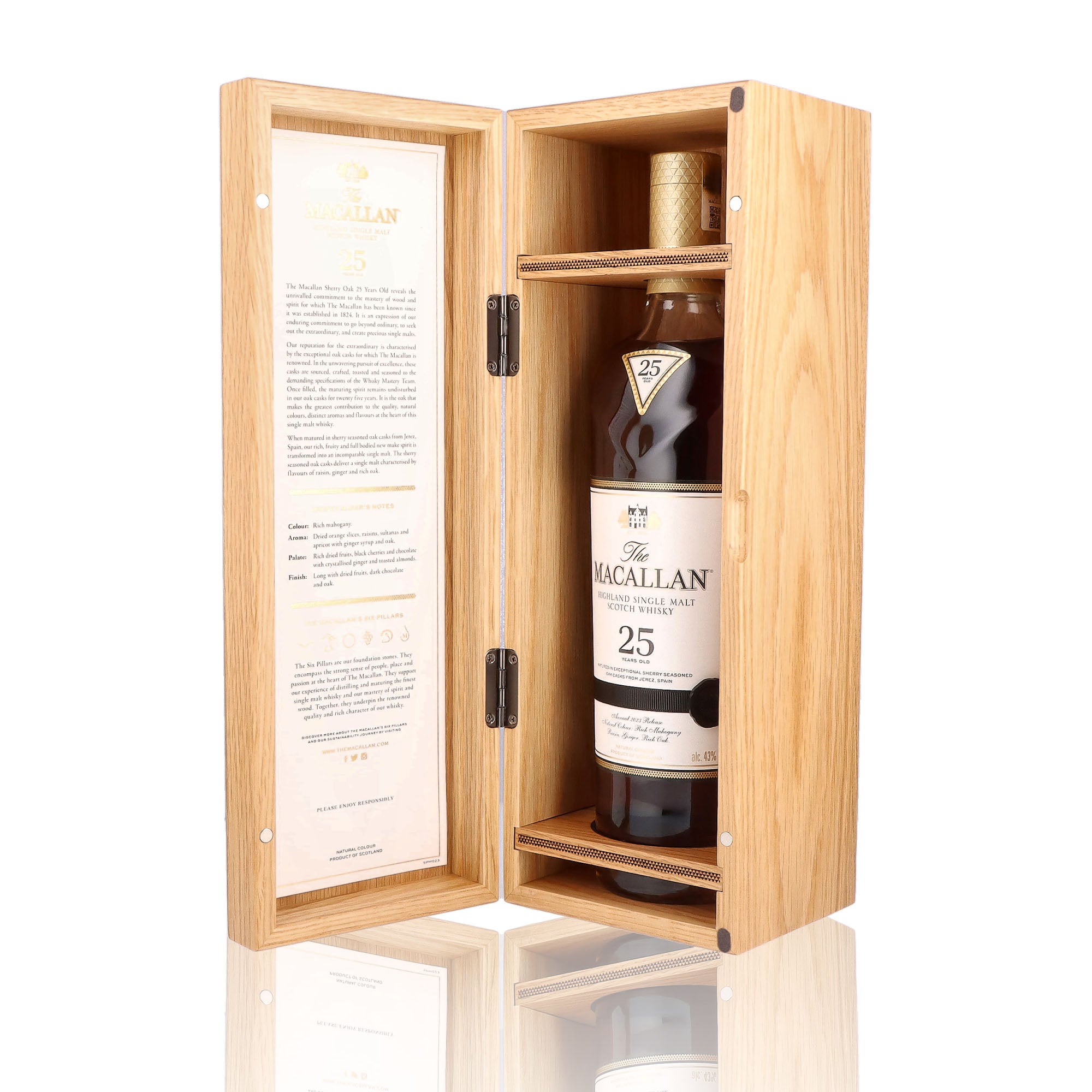 Une bouteille de Scotch Whisky Single Malt de la marque Macallan, nommée Sherry Oak, 25 ans d'âge