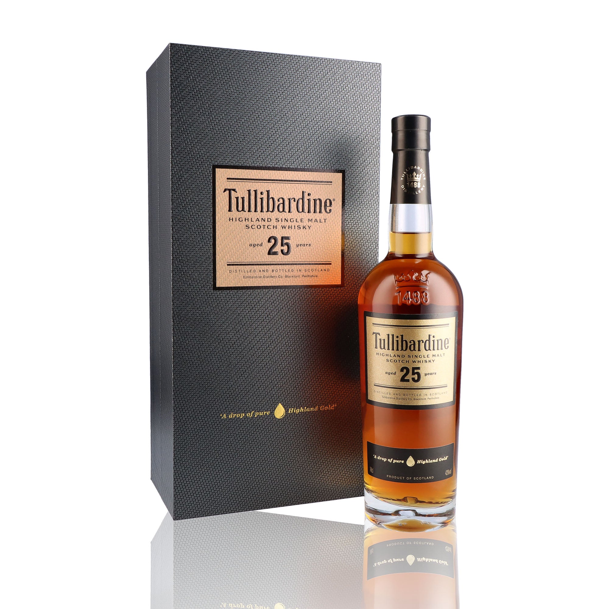 Une bouteille de Scotch Whisky Single Malt, de la marque Tullibardine, 25 ans d'âge.